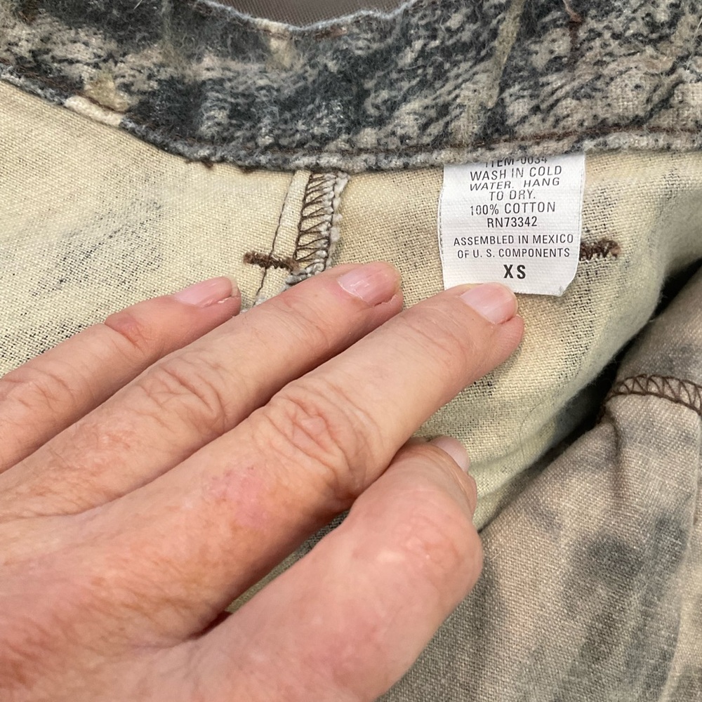 Camo hunting pants, Zip & button, side, back and leg pockets, soft, Size XS - Picture 12 of 14